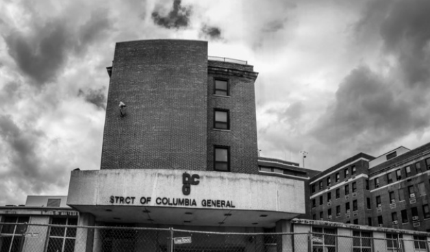 Black and white photo of DC government building.